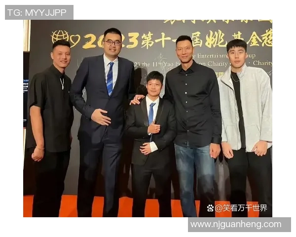 姚明弟弟最新照片曝光引发网友热议与关注 姚明弟弟最新照片曝光引发网友热议与关注