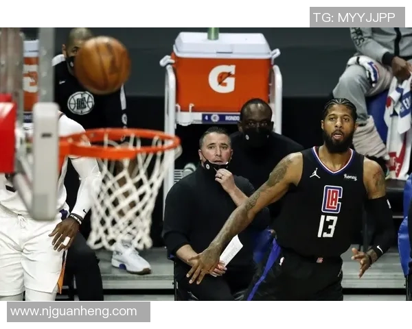 快船队主力球员膝盖受伤,或将缺席季后赛:球队前景陷入危机